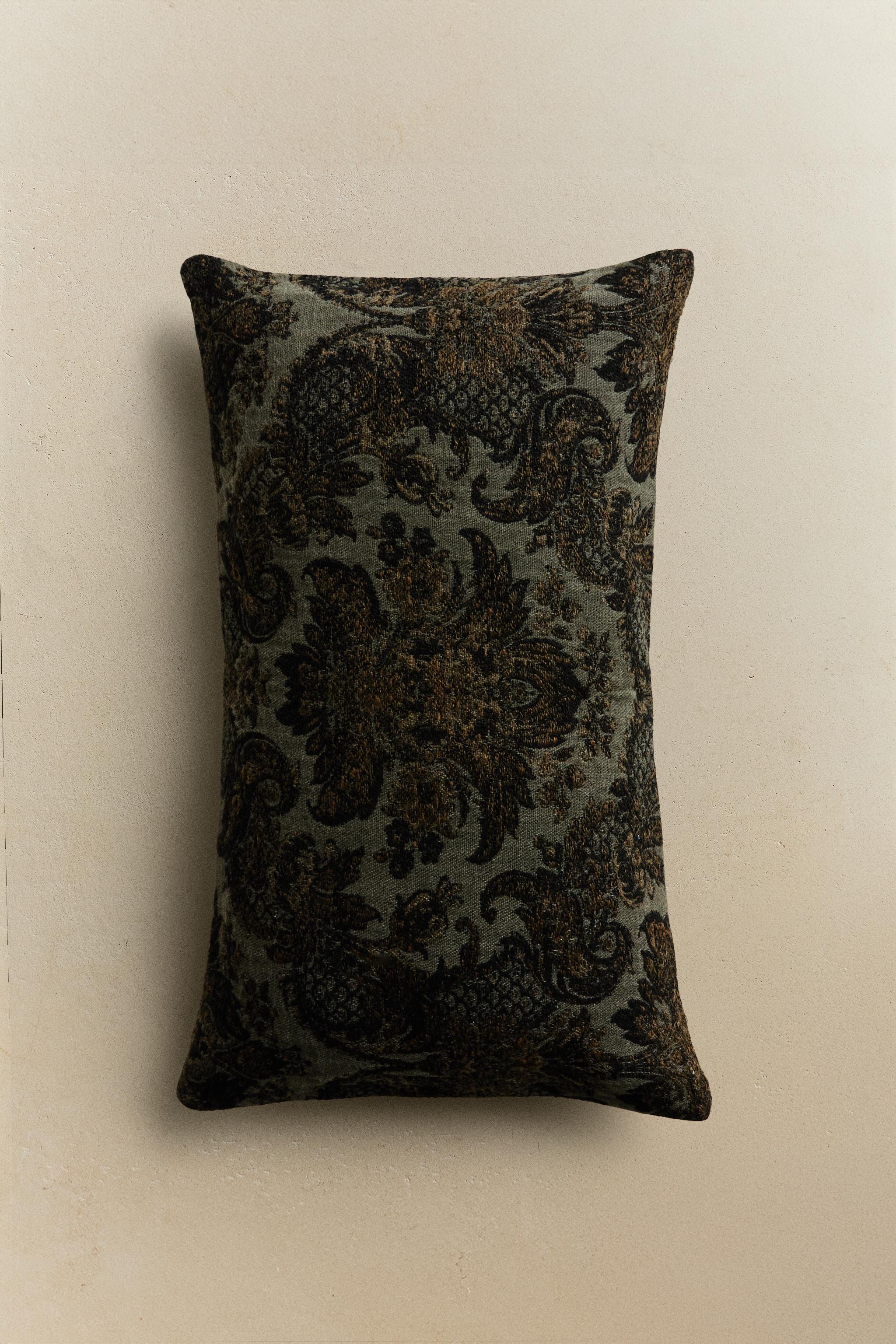 JACQUARD THROW PILLOW COVER
